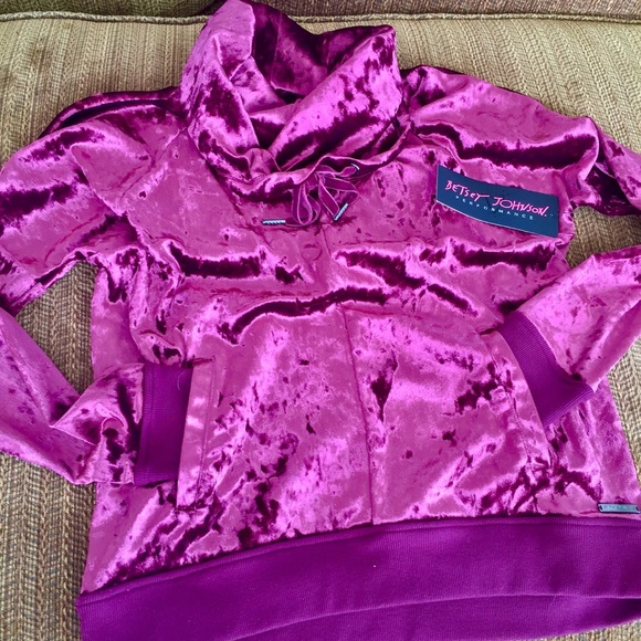 ✨🆕✨ Betsey J velvet funnel neck pullover - Picture 3 of 4